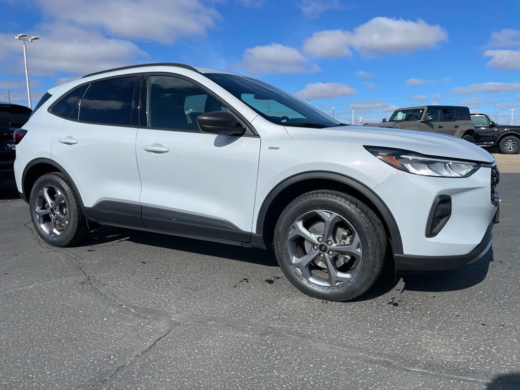 Used 2025 Ford Escape - photo 1