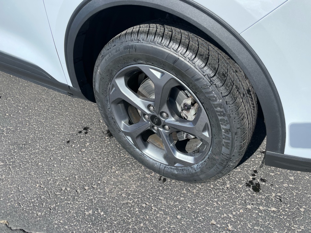 Used 2025 Ford Escape - photo 2