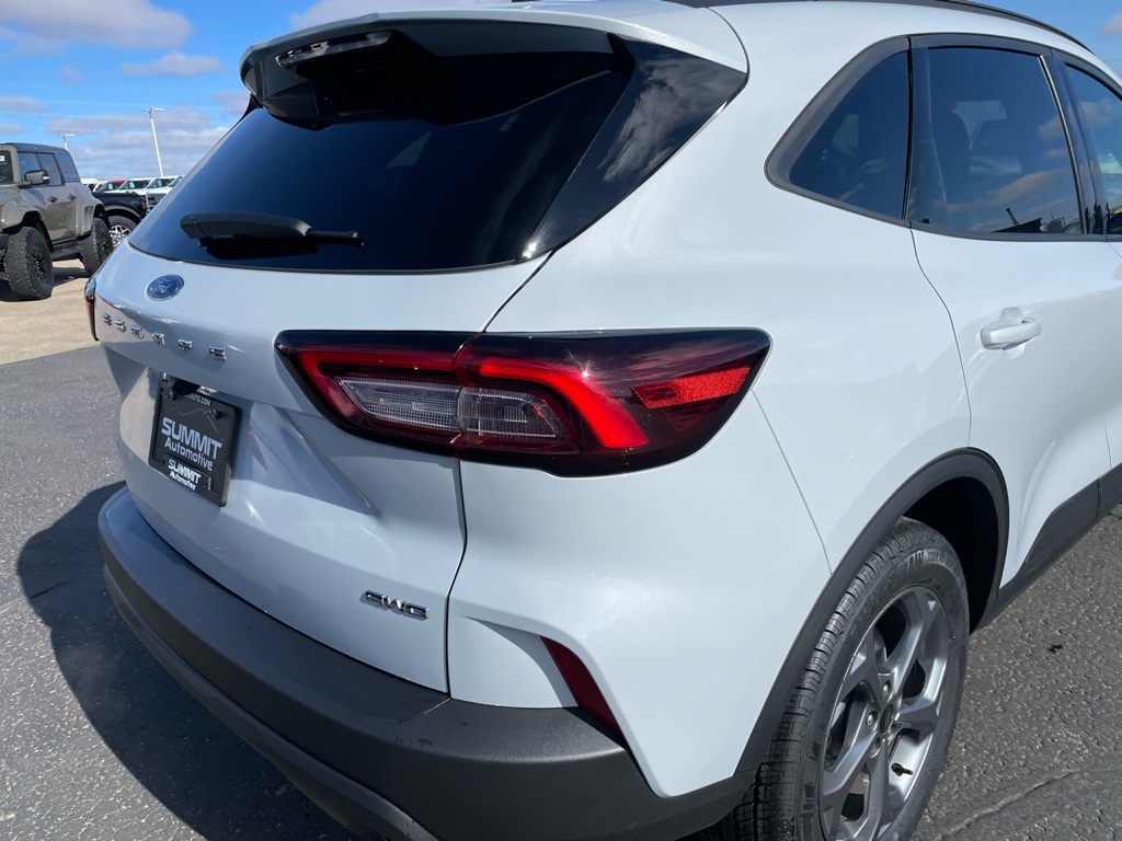 Used 2025 Ford Escape ST-Line - photo 32