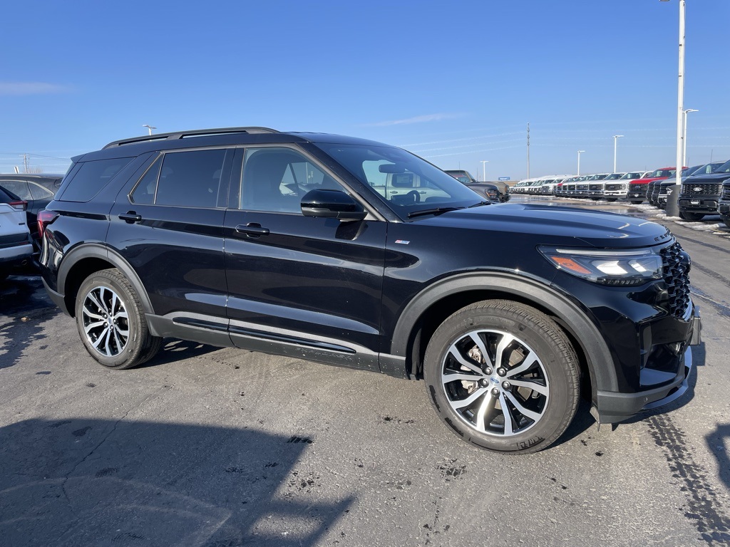 Used 2025 Ford Explorer - photo 1