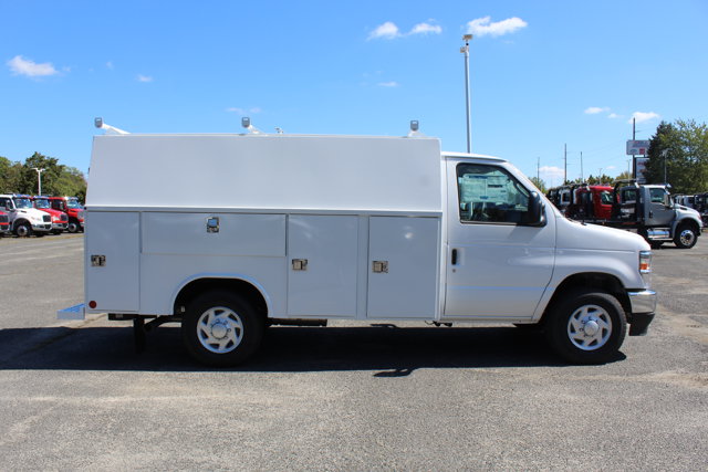 New 2026 Ford E-350 - photo 2