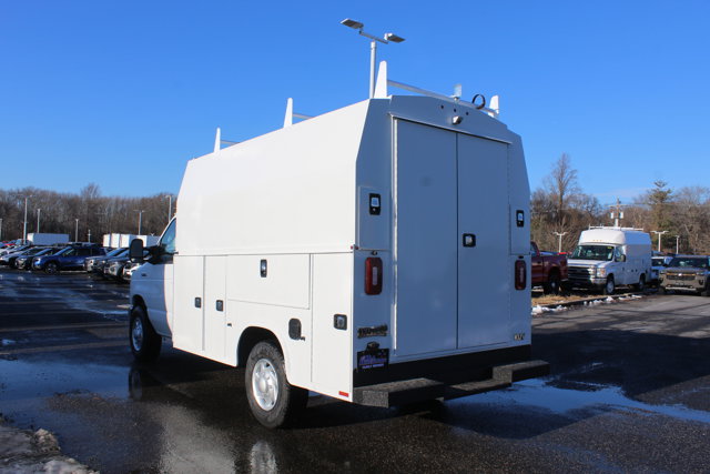 New 2026 Ford E-350 Cutaway - photo 15