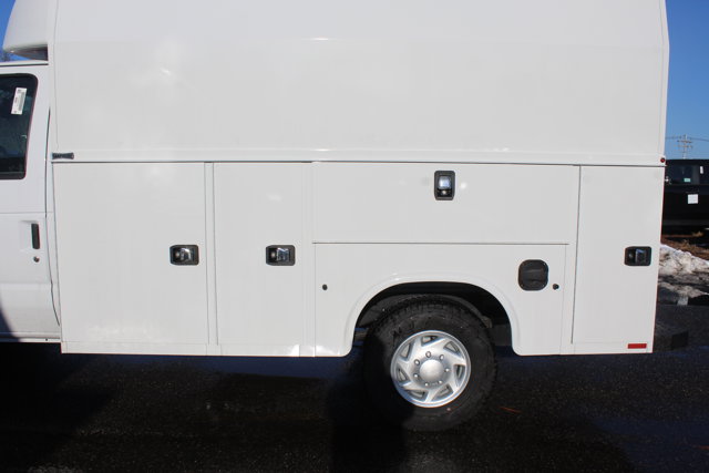 New 2026 Ford E-350 Cutaway - photo 17