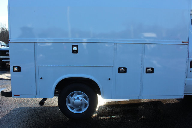 New 2026 Ford E-350 - photo 2