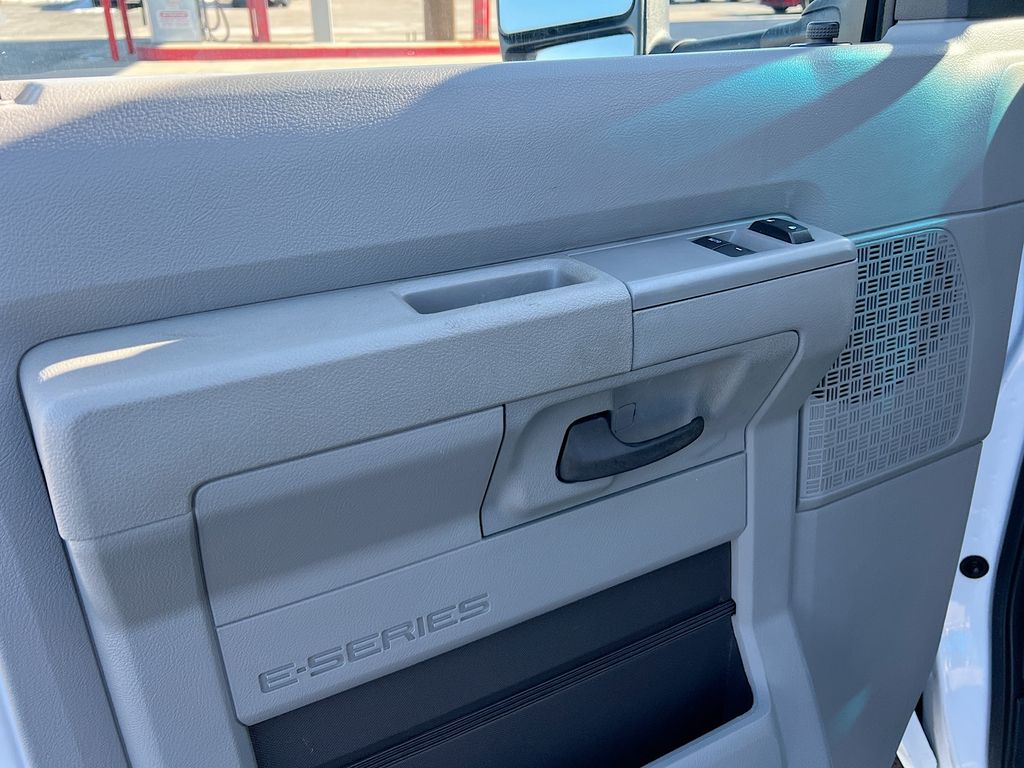 Used 2024 Ford E-450 Cutaway - photo 19