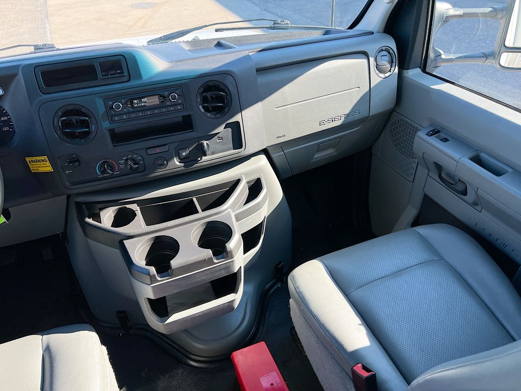 Used 2024 Ford E-450 Cutaway - photo 23