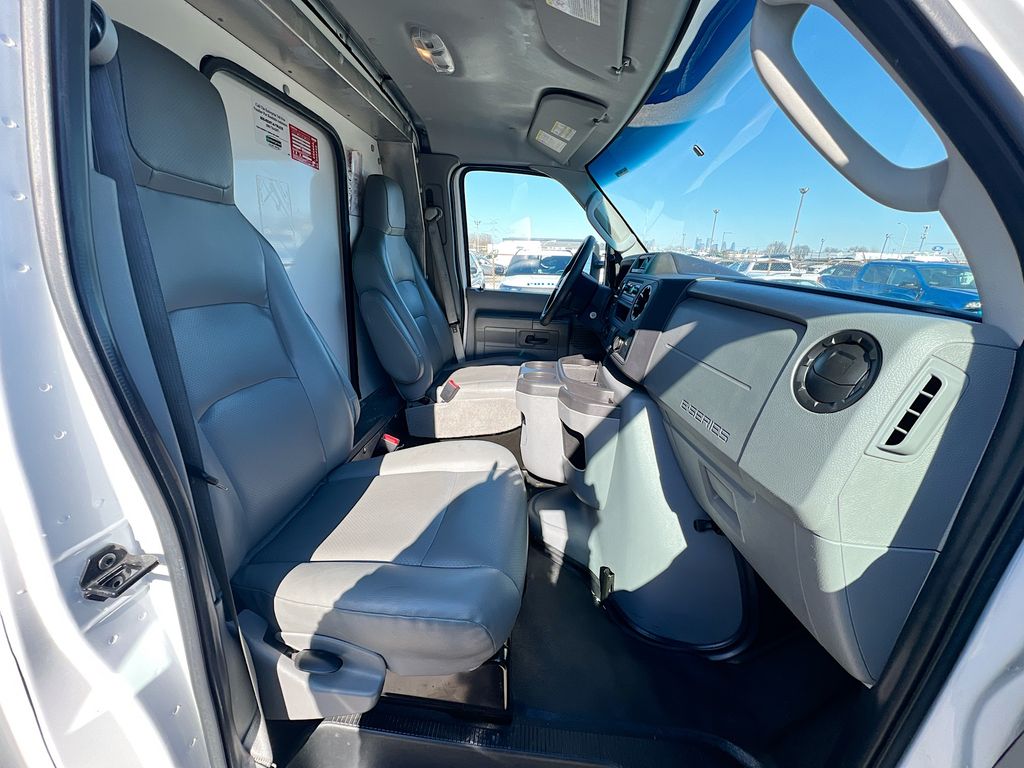 Used 2024 Ford E-450 Cutaway - photo 26