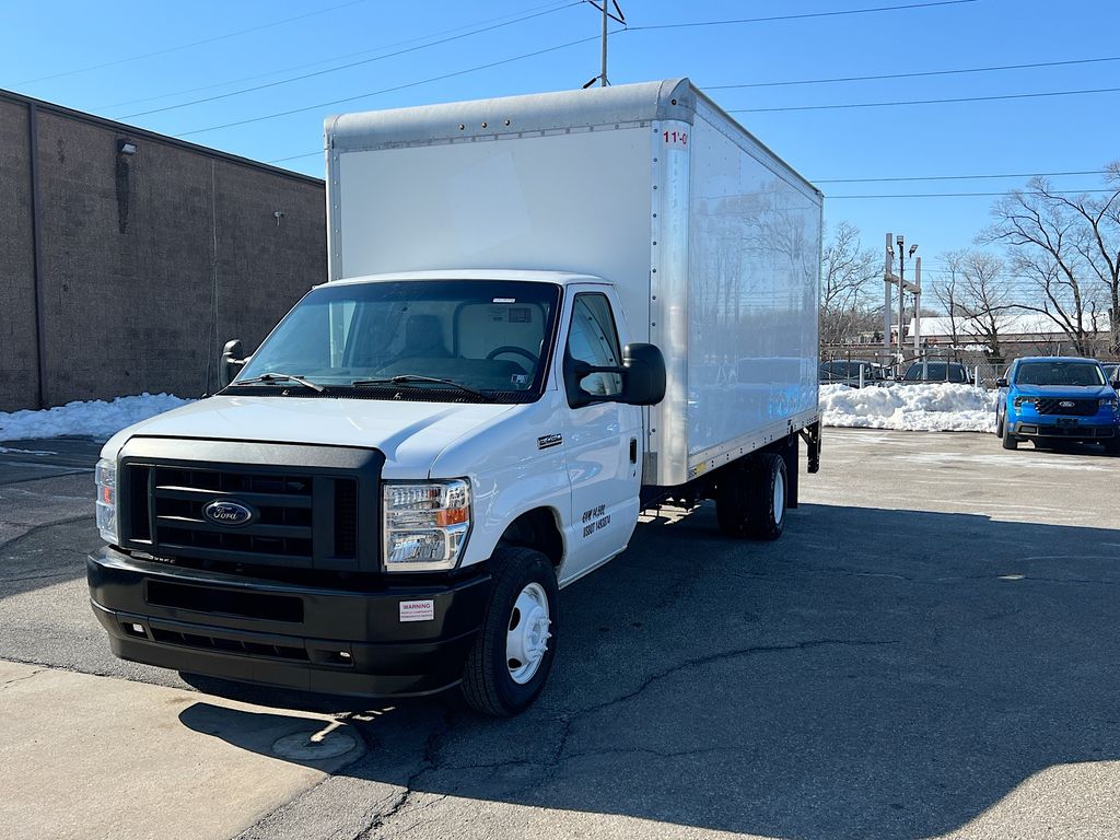 Used 2024 Ford E-450 Cutaway - photo 3