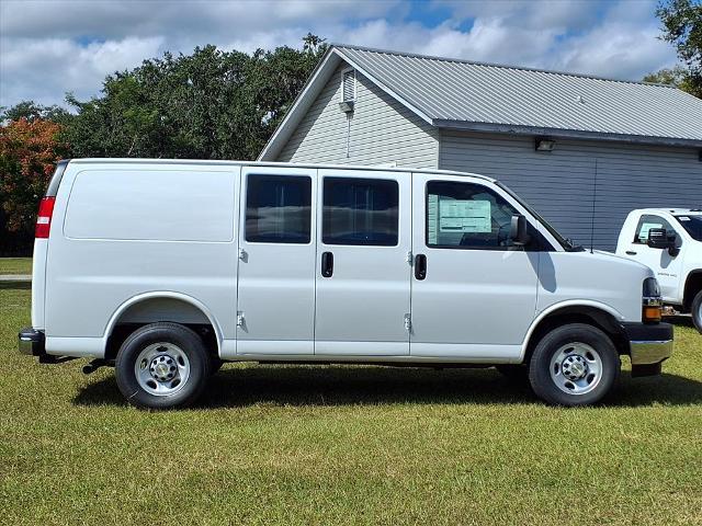New 2025 Chevrolet Express 2500 Empty Cargo Van - photo 3