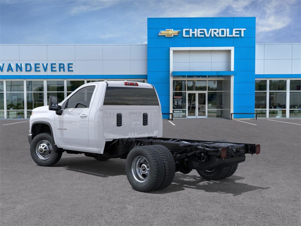 New 2026 Chevrolet Silverado 3500 Regular Cab Cab Chassis - photo 3