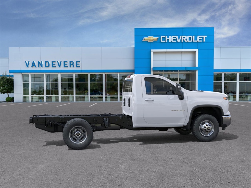 New 2026 Chevrolet Silverado 3500 Regular Cab Cab Chassis - photo 5
