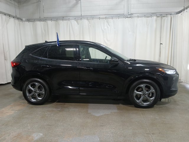 Used 2023 Ford Escape - photo 2