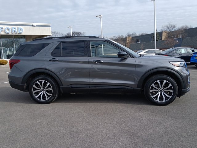 Used 2023 Ford Explorer - photo 2