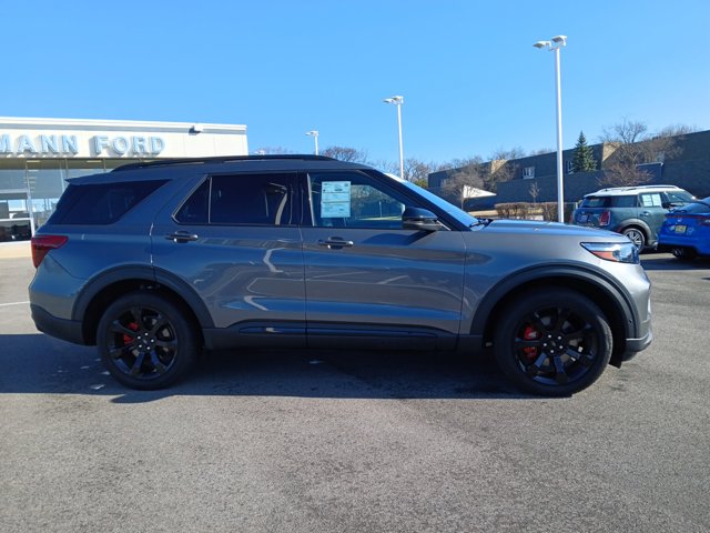 Used 2022 Ford Explorer - photo 2