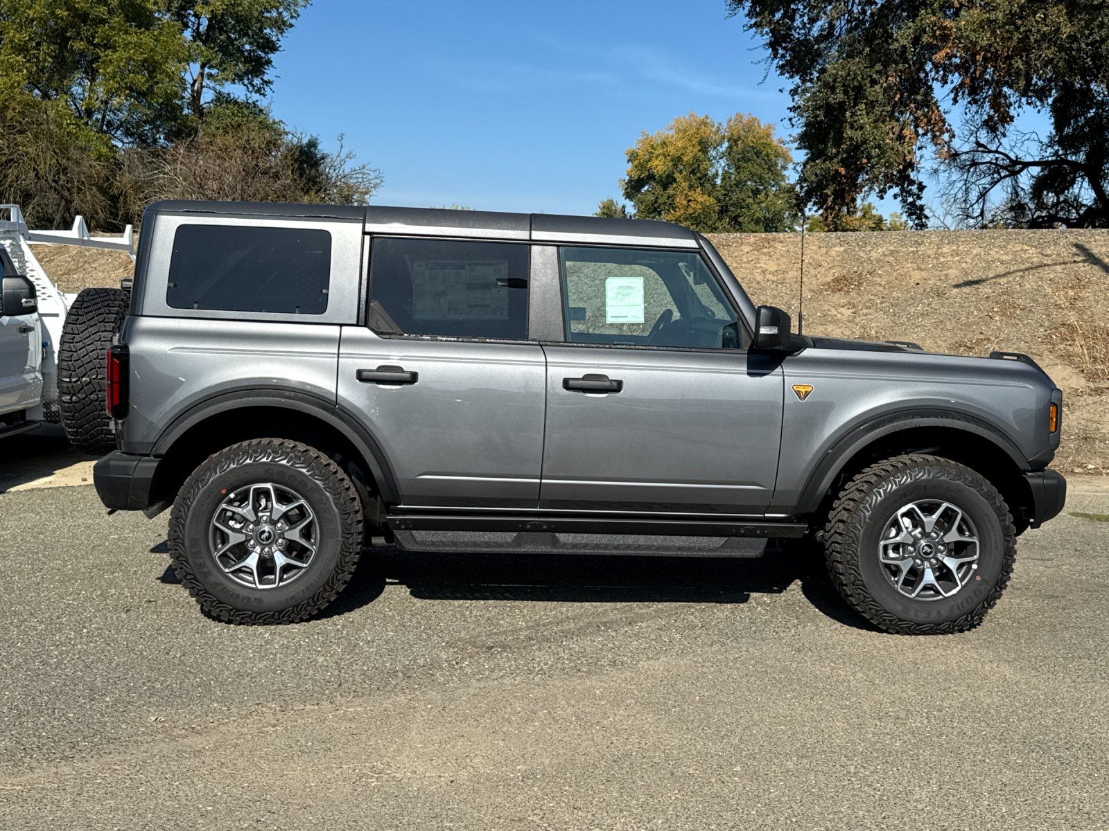 New 2025 Ford Bronco - photo 2