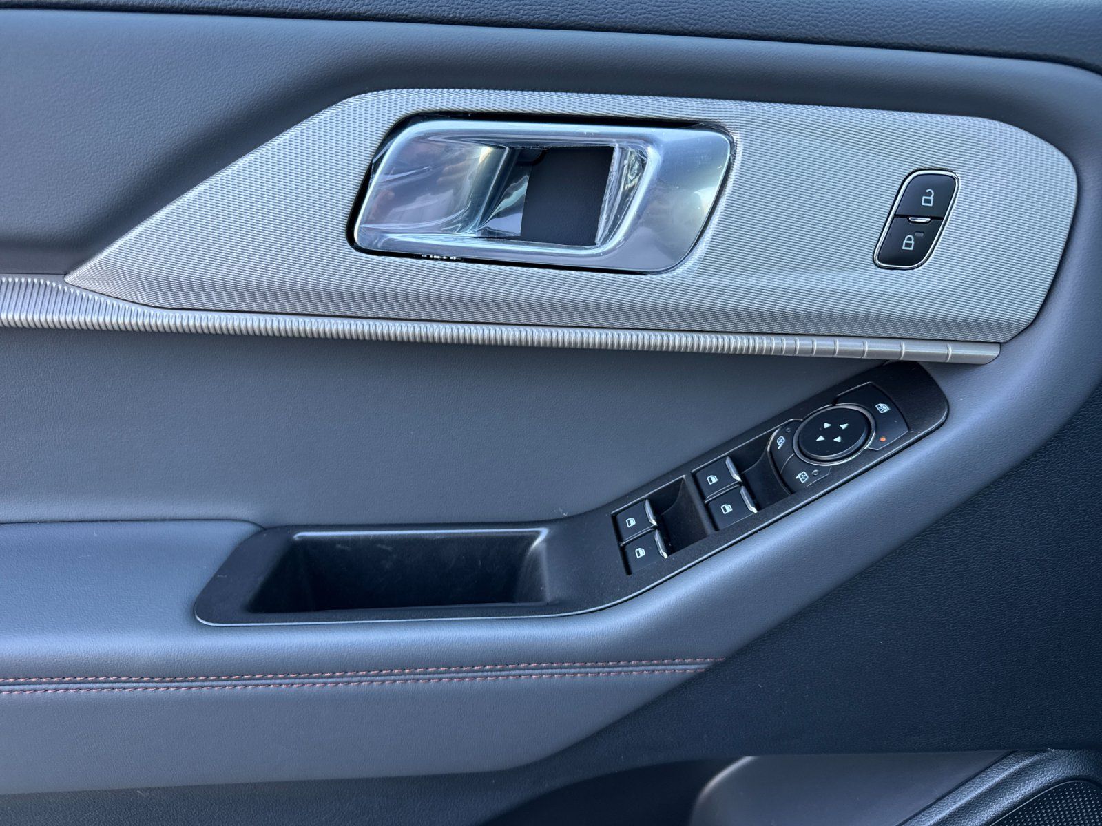 New 2026 Ford Explorer ACTIV - photo 9