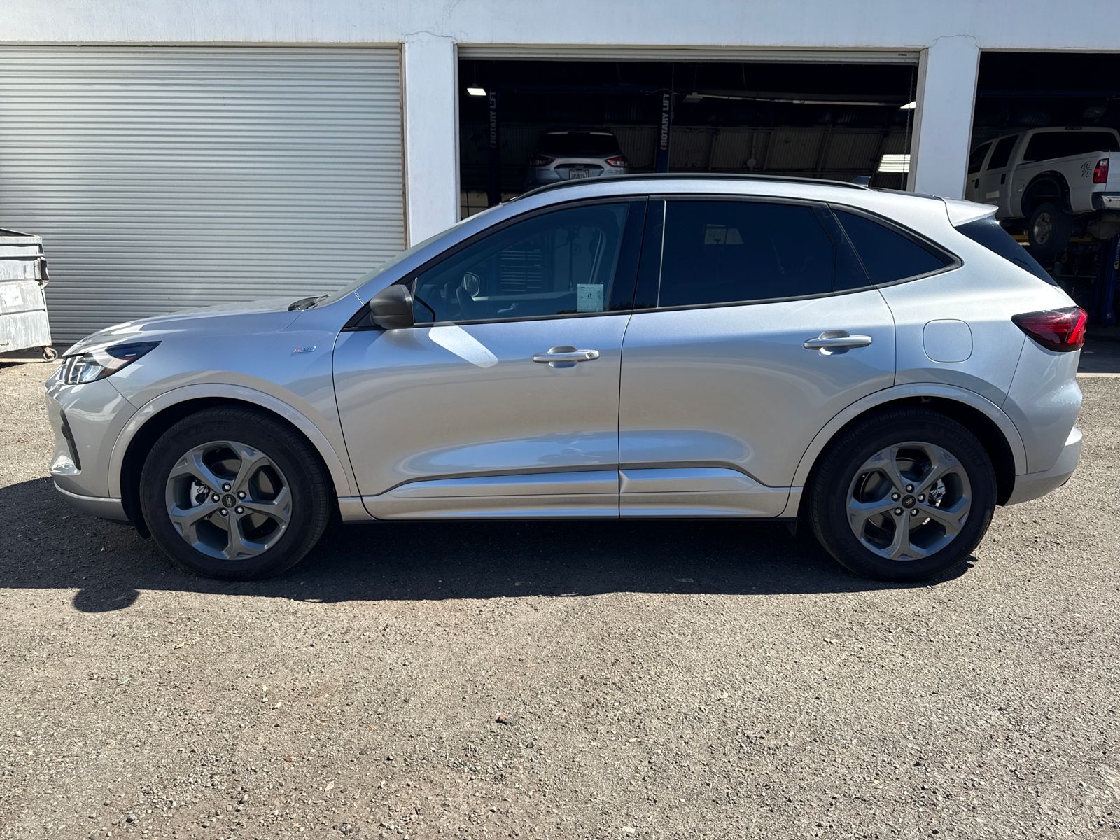 Used 2024 Ford Escape - photo 2