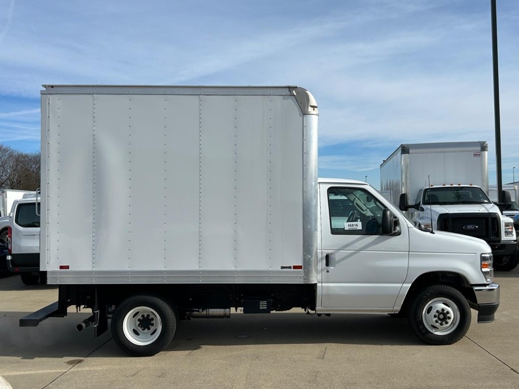New 2024 Ford E-350 - photo 2