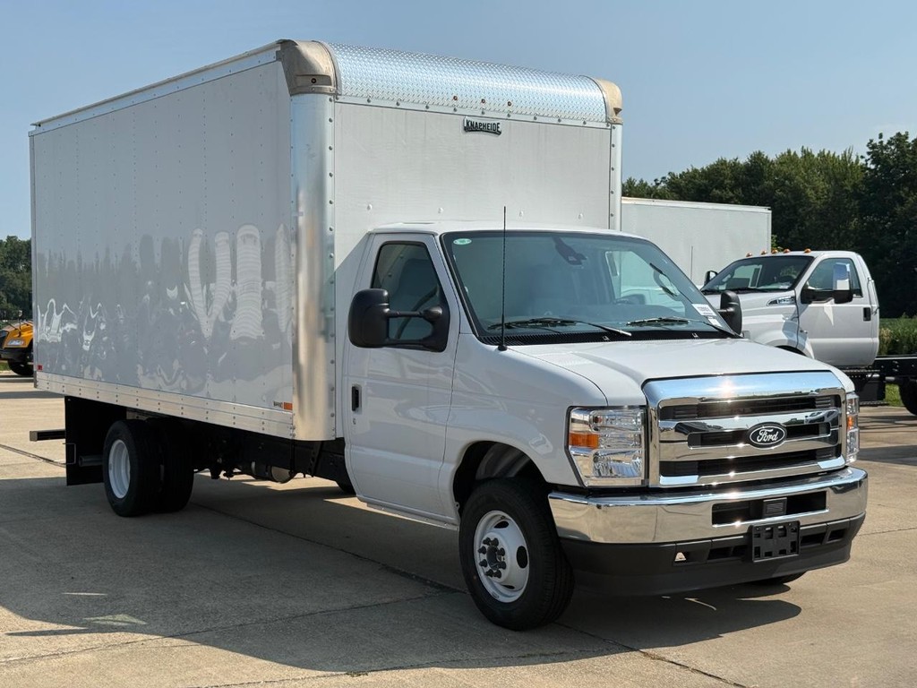 New 2027 Ford E-450 Cutaway - photo 3