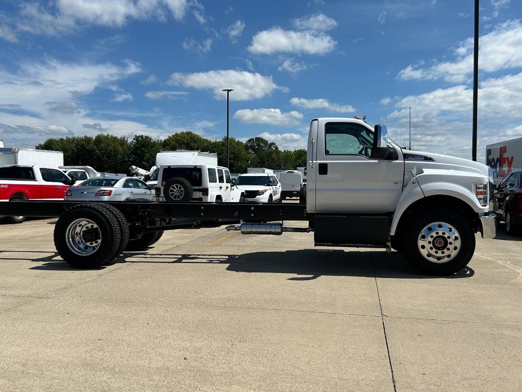 New 2025 Ford F-750 - photo 2