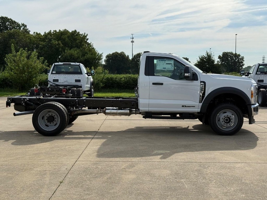 New 2026 Ford F-450 Regular Cab Cab Chassis - photo 4