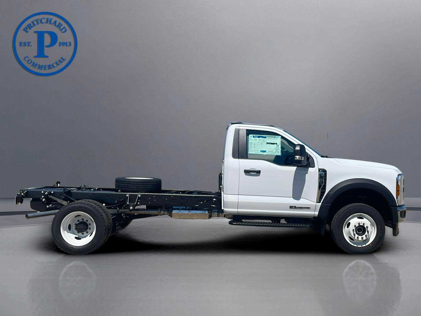 New 2025 Ford F-550 - photo 2