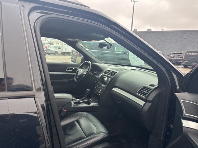 Used 2017 Ford Explorer XLT - photo 10
