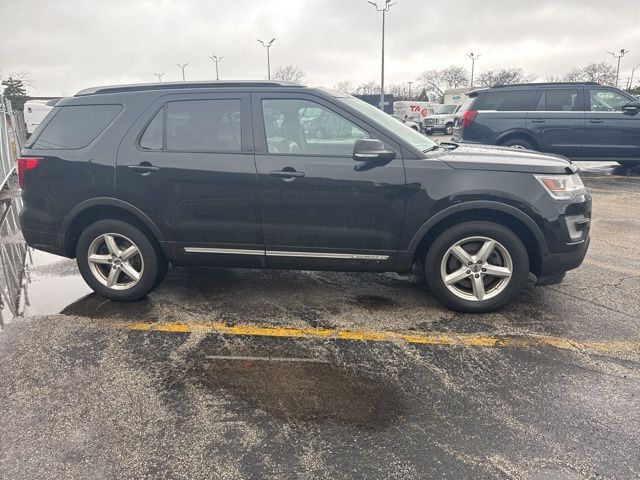 Used 2017 Ford Explorer XLT - photo 4