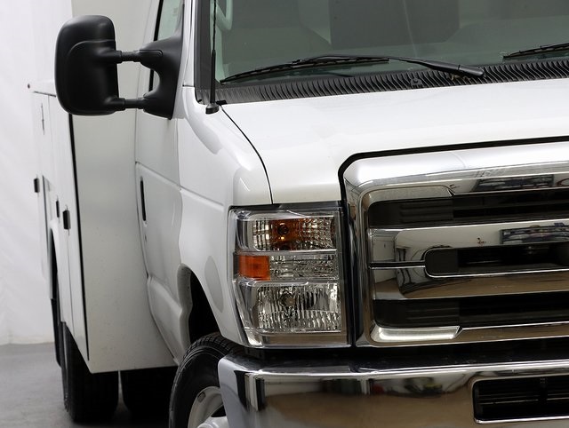 New 2026 Ford E-350 Cutaway - photo 3