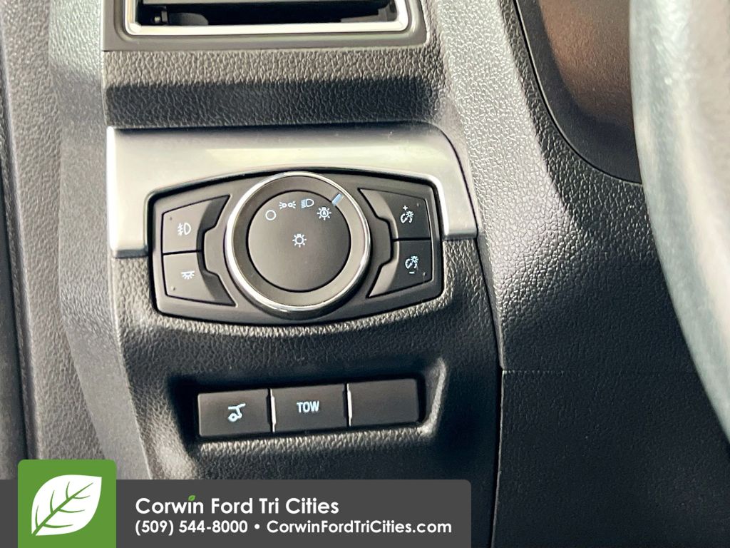 Used 2018 Ford Explorer - photo 2