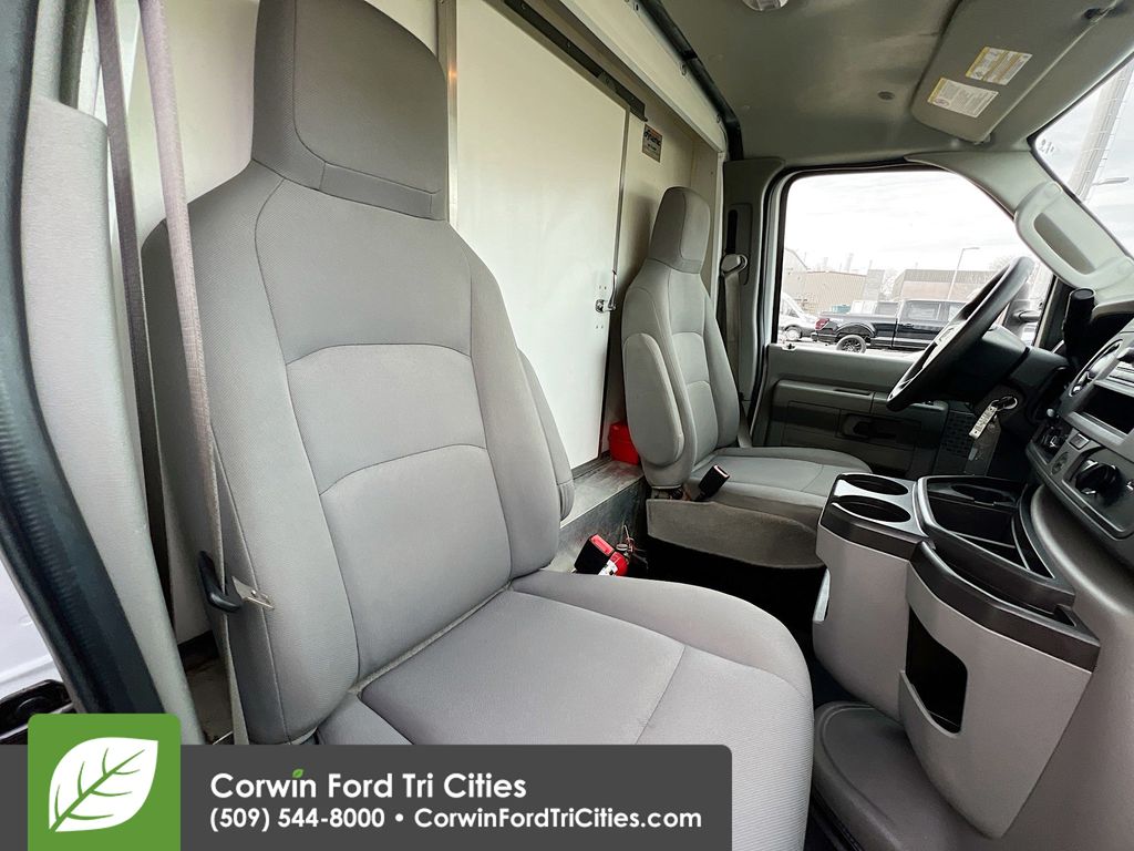 Used 2024 Ford E-450 Cutaway - photo 13