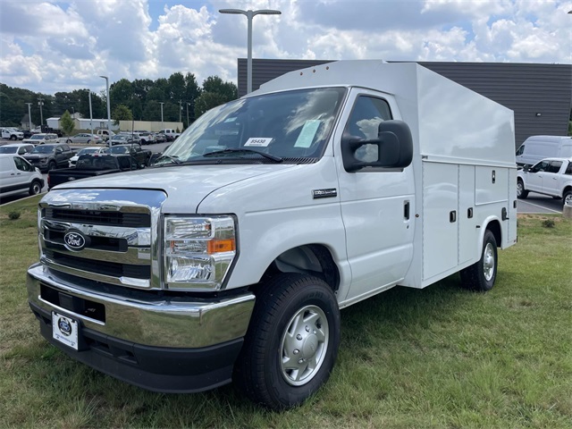 New 2026 Ford E-350 Cutaway - photo 3