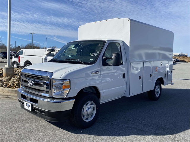 New 2026 Ford E-350 Cutaway - photo 3