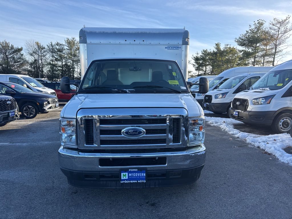 New 2024 Ford E-450 - photo 2