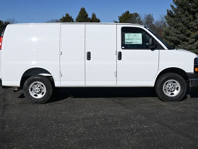 New 2026 Chevrolet Express 2500 Empty Cargo Van - photo 4