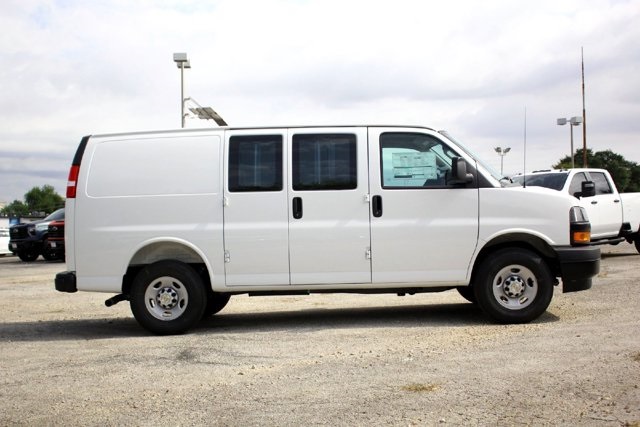 New 2025 Chevrolet Express 2500 Empty Cargo Van - photo 5