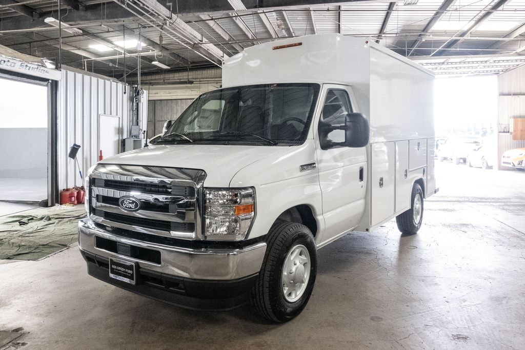 New 2026 Ford E-350 Cutaway - photo 3