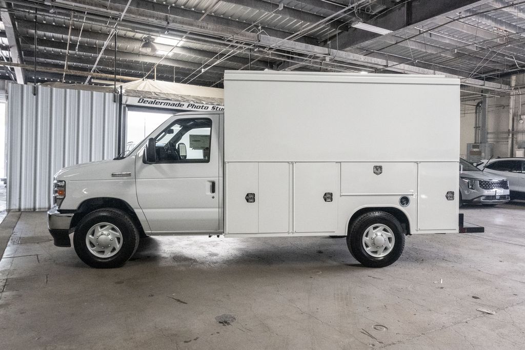 New 2026 Ford E-350 Cutaway - photo 4