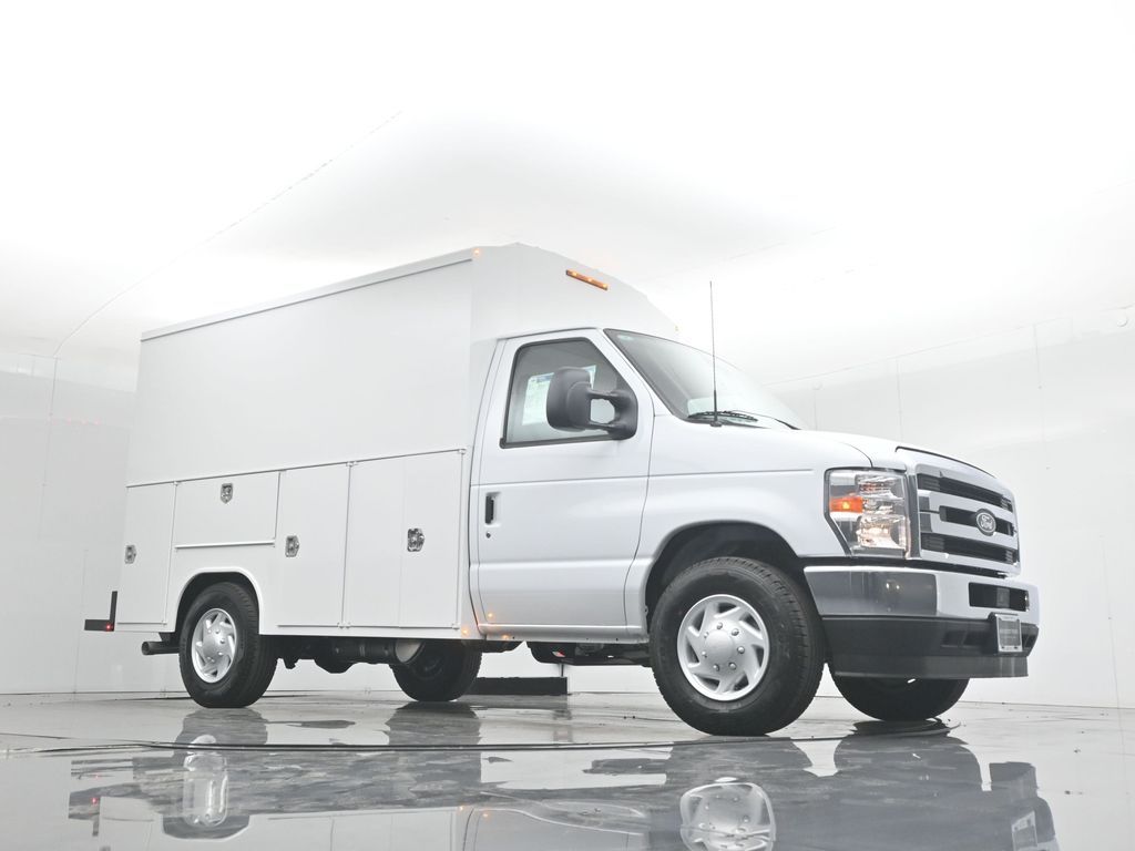 New 2026 Ford E-350 Cutaway - photo 3