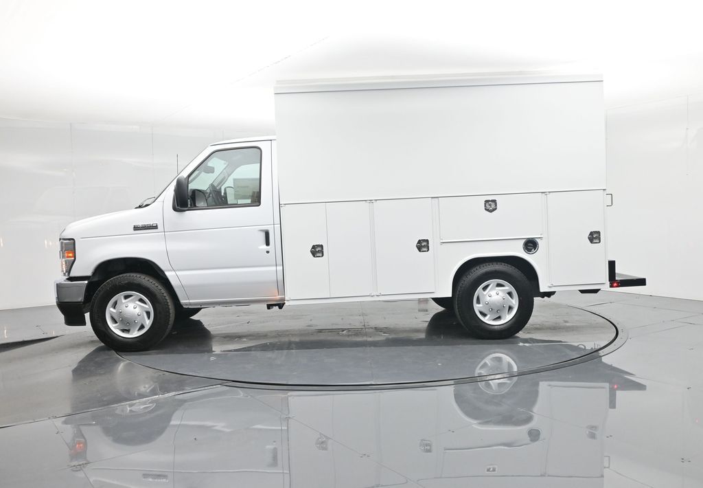 New 2026 Ford E-350 Cutaway - photo 32