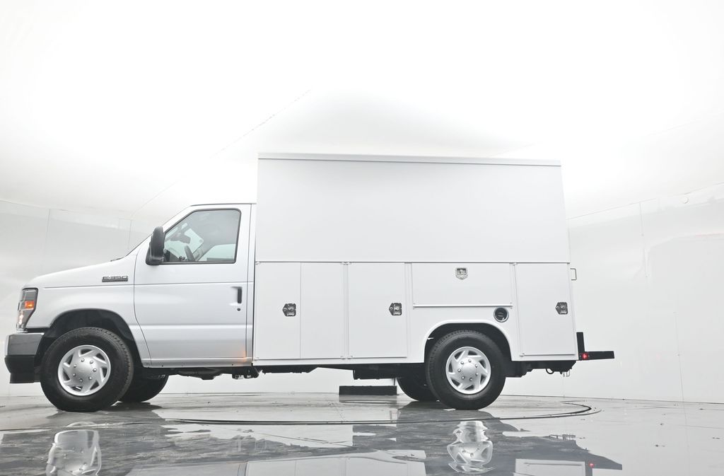 New 2026 Ford E-350 Cutaway - photo 7