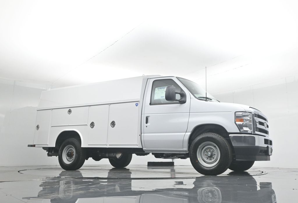 New 2026 Ford E-350 Cutaway - photo 3