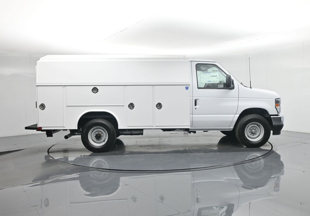 New 2026 Ford E-350 Cutaway - photo 30