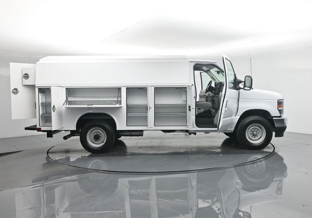 New 2026 Ford E-350 Cutaway - photo 4