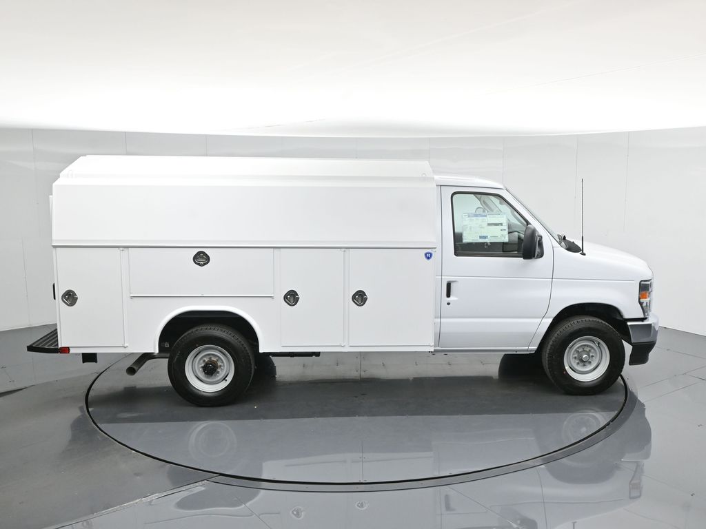 New 2026 Ford E-350 Cutaway - photo 43