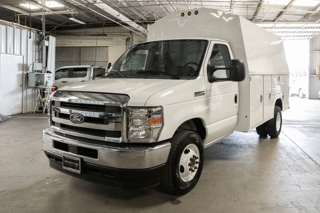 New 2026 Ford E-350 Cutaway - photo 4
