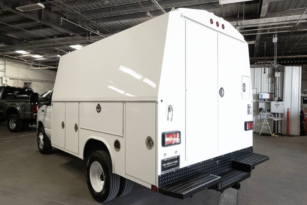 New 2026 Ford E-350 Cutaway - photo 6