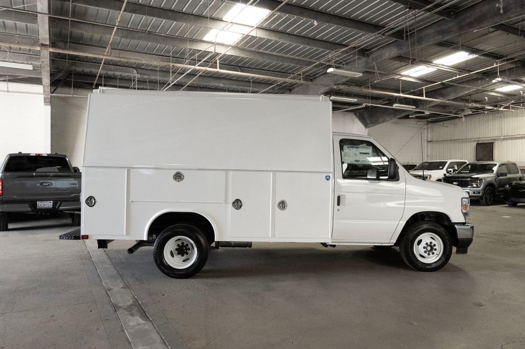 New 2026 Ford E-350 Cutaway - photo 9
