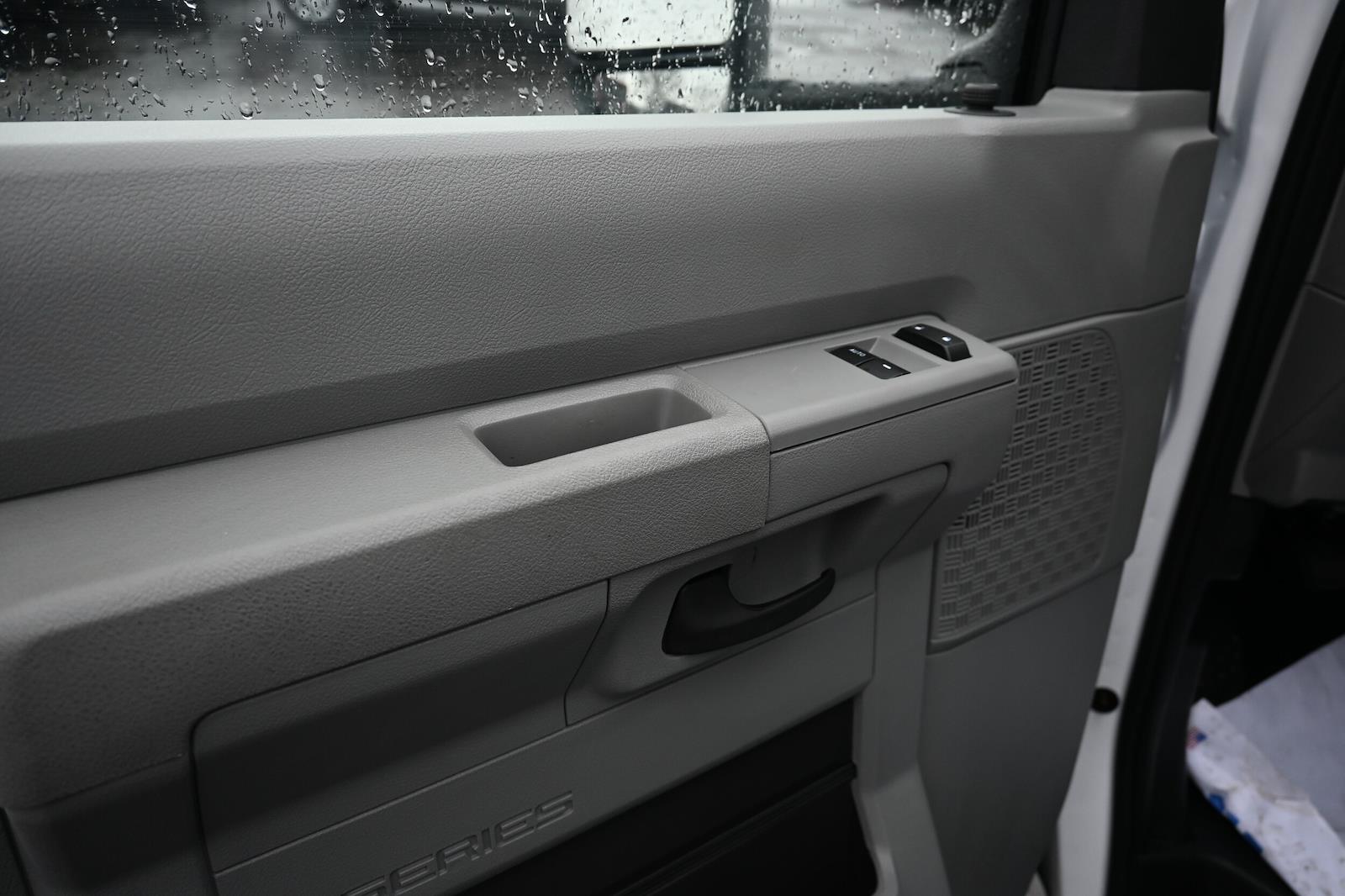 New 2026 Ford E-350 Cutaway - photo 7