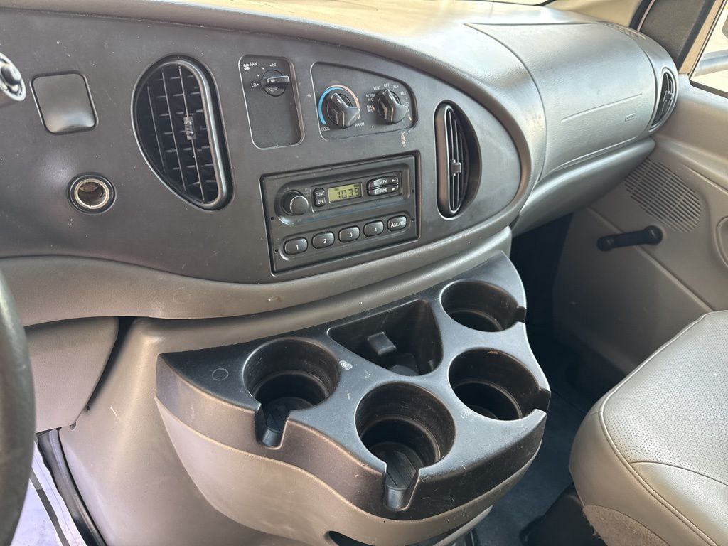 Used 2006 Ford E-350 Cutaway - photo 13